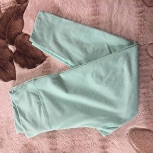 FABLETICS HIGH-WAISTED LEGGINGS CAPRI